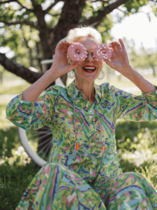 Woman using donuts as binoculars.